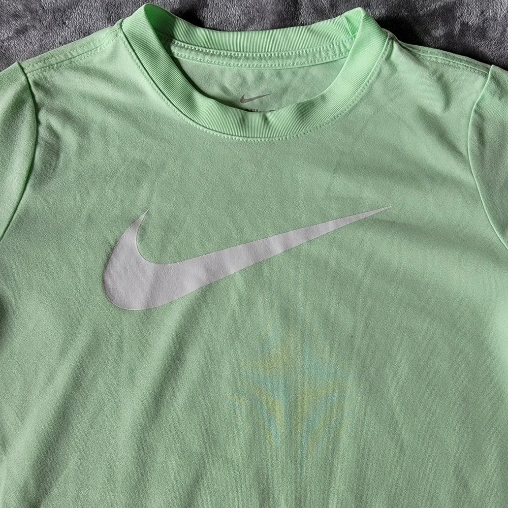Nike Dri-FIT T-Shirt Kids Small Green Excellent Short Sleeve Swoosh Logo Tee 754